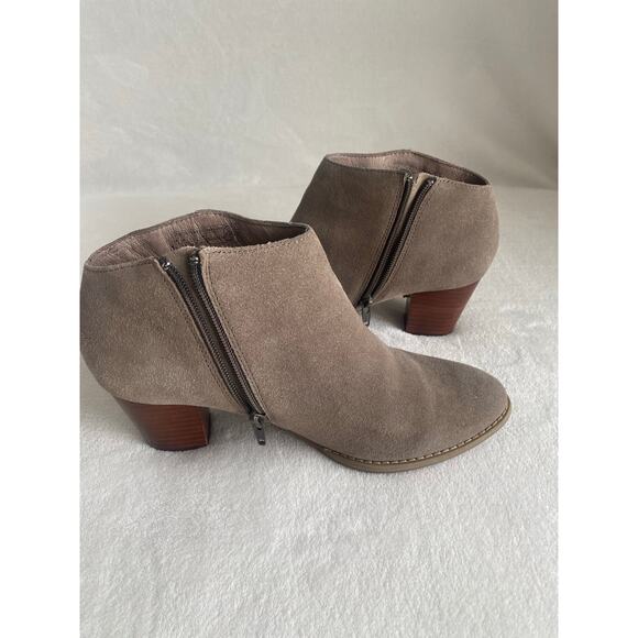 Vionic Ankle Booties Womens 8.5‎ Suede Fringe Heel Taupe Gold Studs Western - Picture 10 of 14